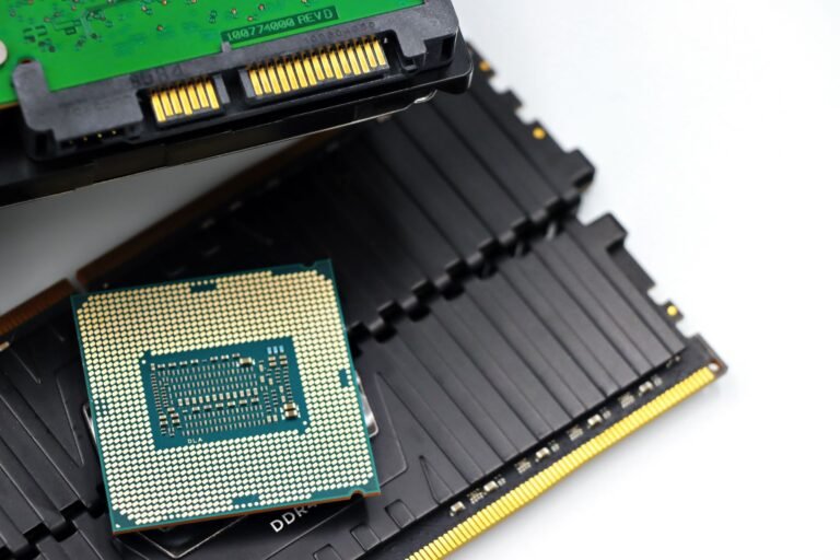 Gigantes da RAM: Samsung, Micron e SK Hynix processadas por suposto cartel para inflar preços
