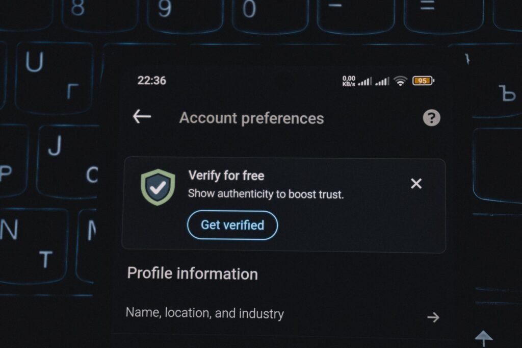 Facebook lança selo gratuito de verificação via selfie