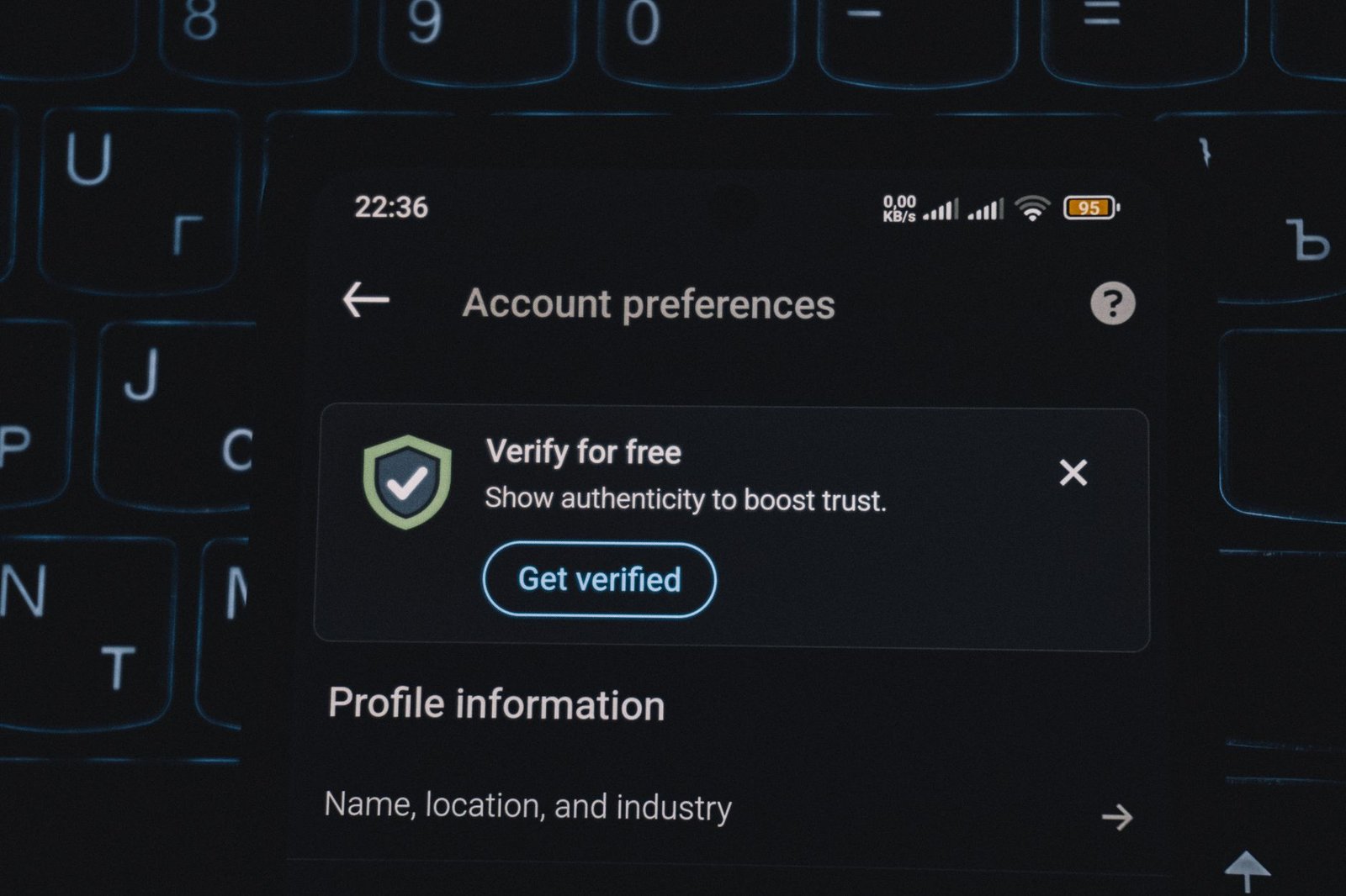 Facebook lança selo gratuito de verificação via selfie