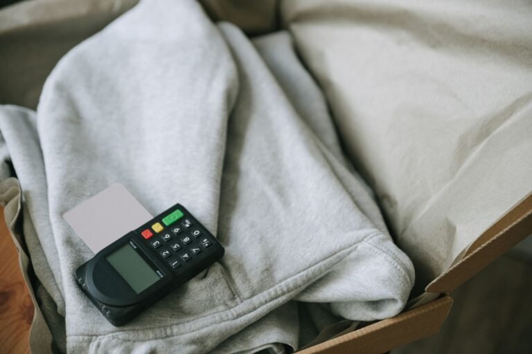 Fechaduras digitais baratas: economia aparente ou risco real à segurança?
