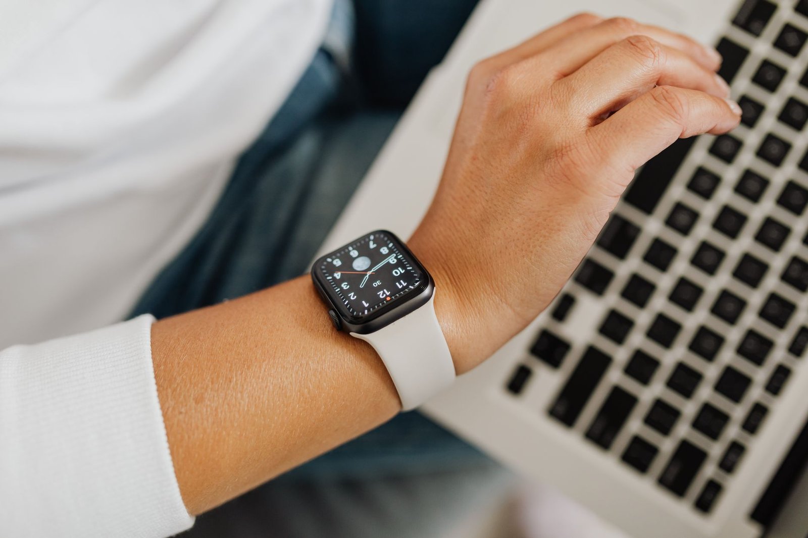 Zurich lança seguro inédito para Apple Watch no Brasil a partir de R$ 40 mensais