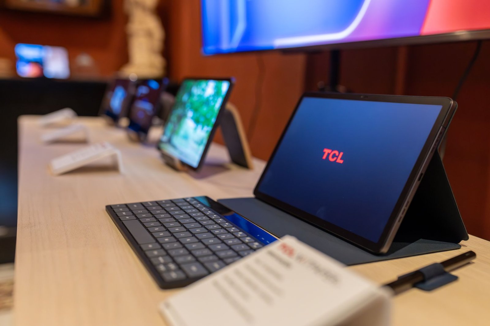 TCL lança tablet Tab A1 Plus com display 120Hz e IA integrada, mirando o mercado intermediário